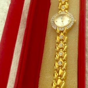 Vtg Elizabeth Taylor White Diamonds Watch 1994